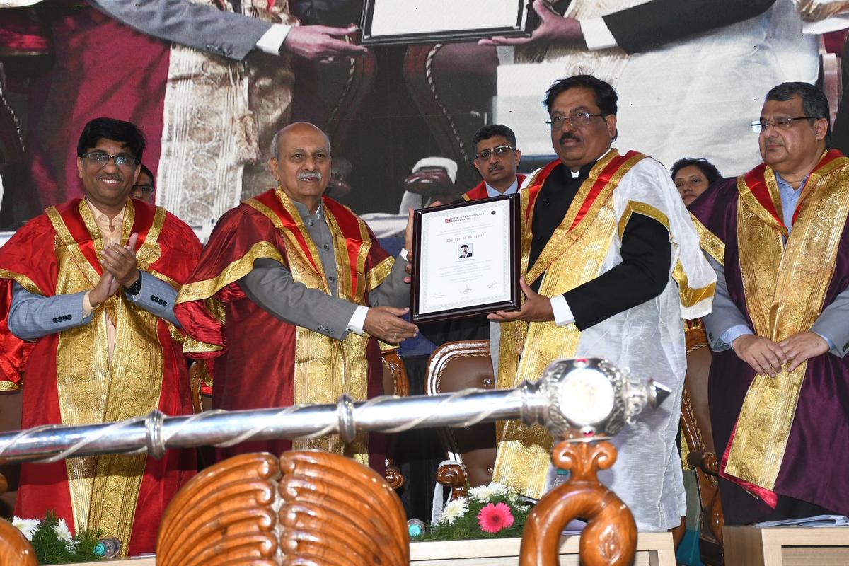 Former Minister Murugesh Nirani being conferred a honorary doctorate degree during the sixth convocation of KLE Technological University in Hubballi on Saturday. 