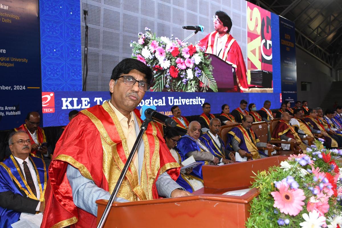 Abhay Karandikar delivering an address at KLE Technological University, Hubballi/